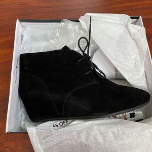 Nine West size 9 *wide width* Booties